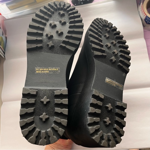 DV by Dolce Vita Black Chelsea style Ankle Boots lug sole womens shoe size 10 - Picture 7 of 7